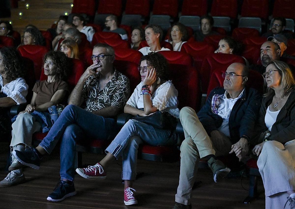 Imagen secundaria 1 - Distintos momentos del homenaje realizado este viernes.