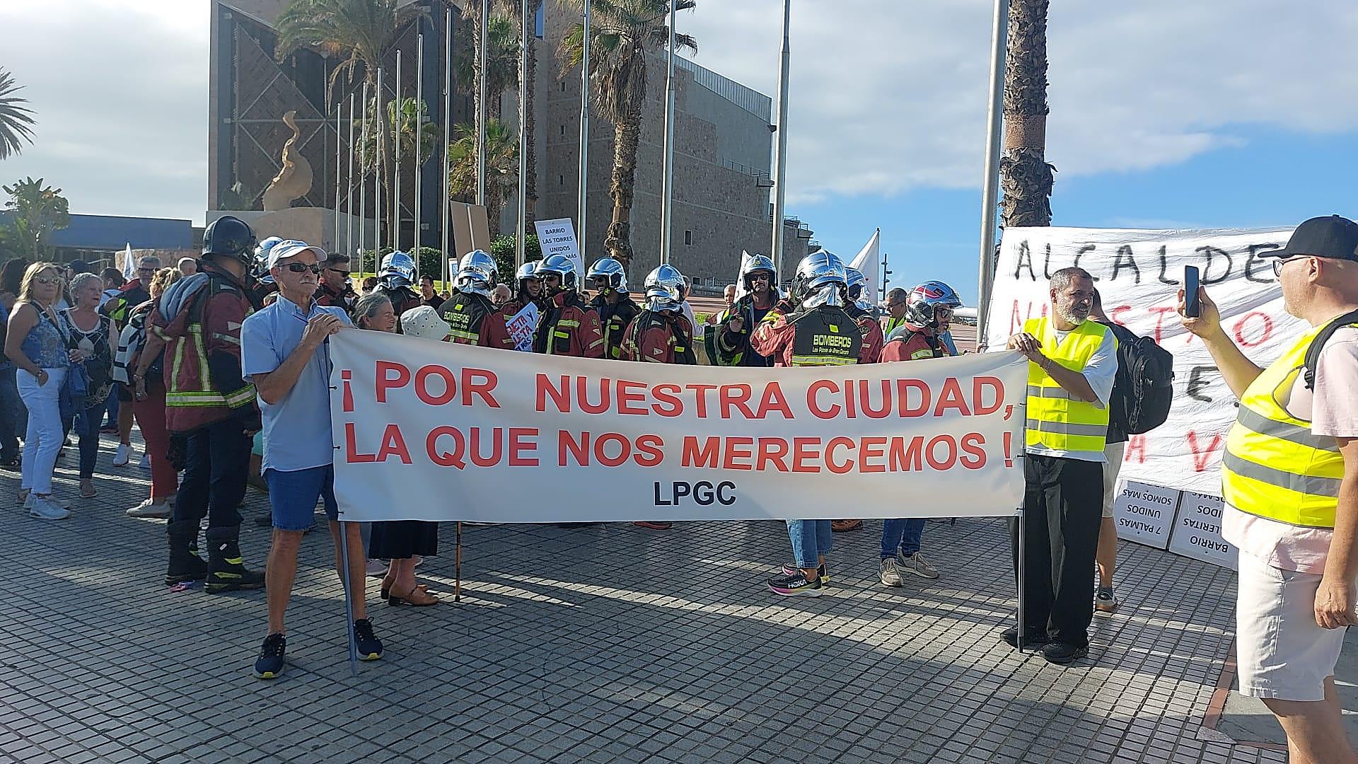 Manifestación &#039;Por la ciudad que merecemos&#039;, en imágenes