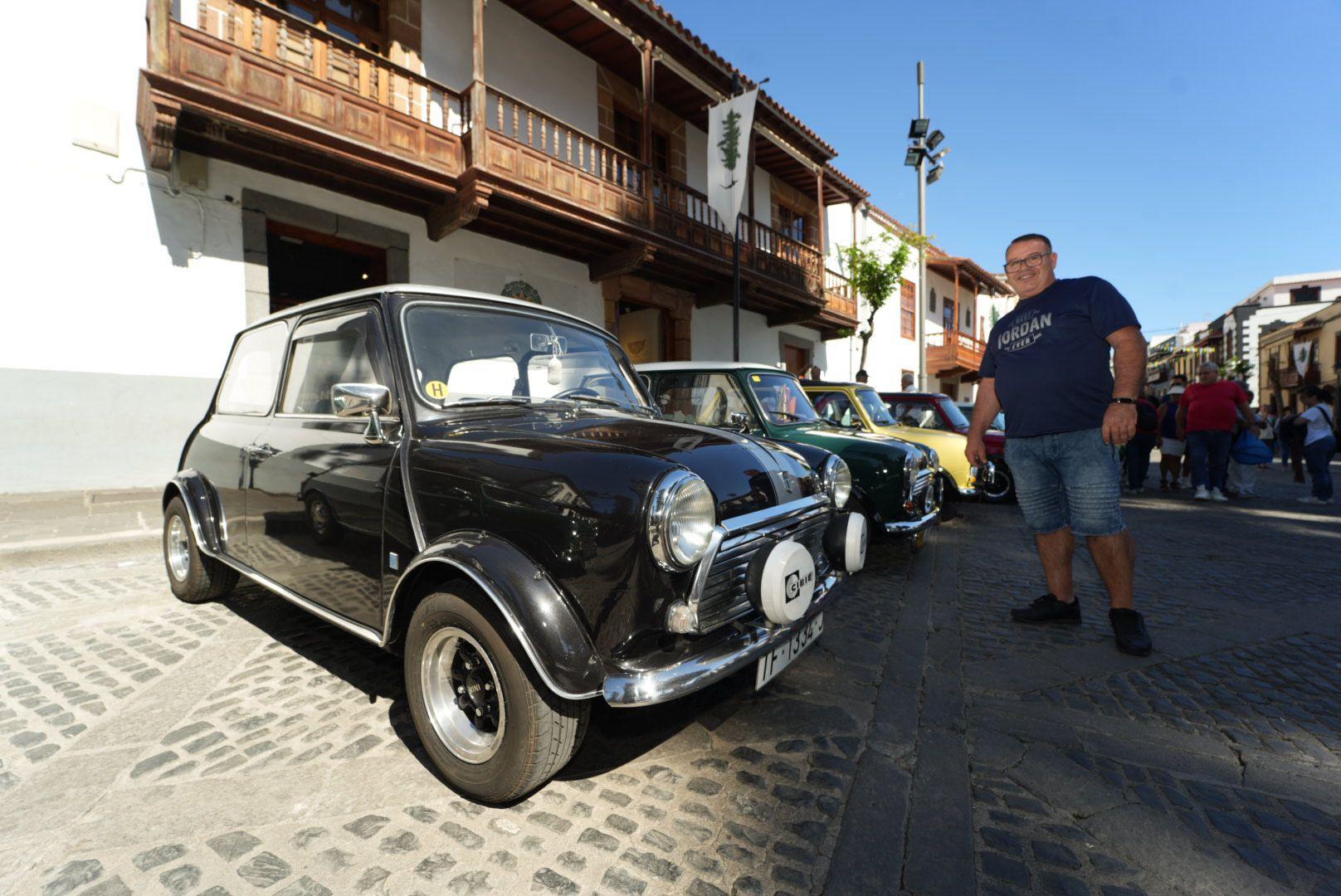 Amantes de los coches Mini se agrupan en Teror
