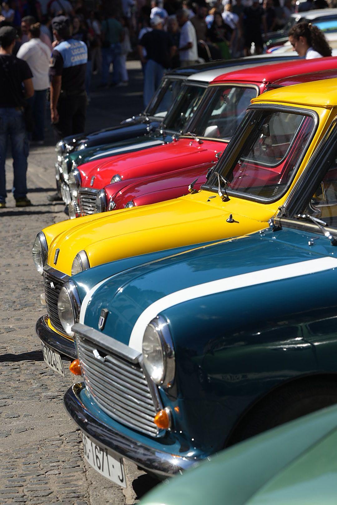 Amantes de los coches Mini se agrupan en Teror