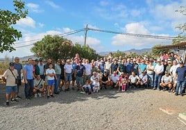 Mäs de 100 personas acudieron a la plantación de olivos por los 50 años de Los Sombreritos.