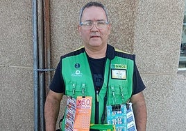 Marcial Sarmiento, vendedor de unos de los premios repartidos en Agüimes.