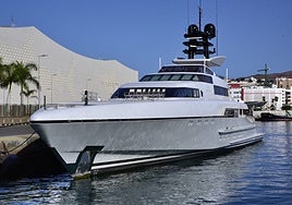 Imagen del Capricorn, el yate de lujo de 73 metros, que está en el Puerto de Las Palmas.