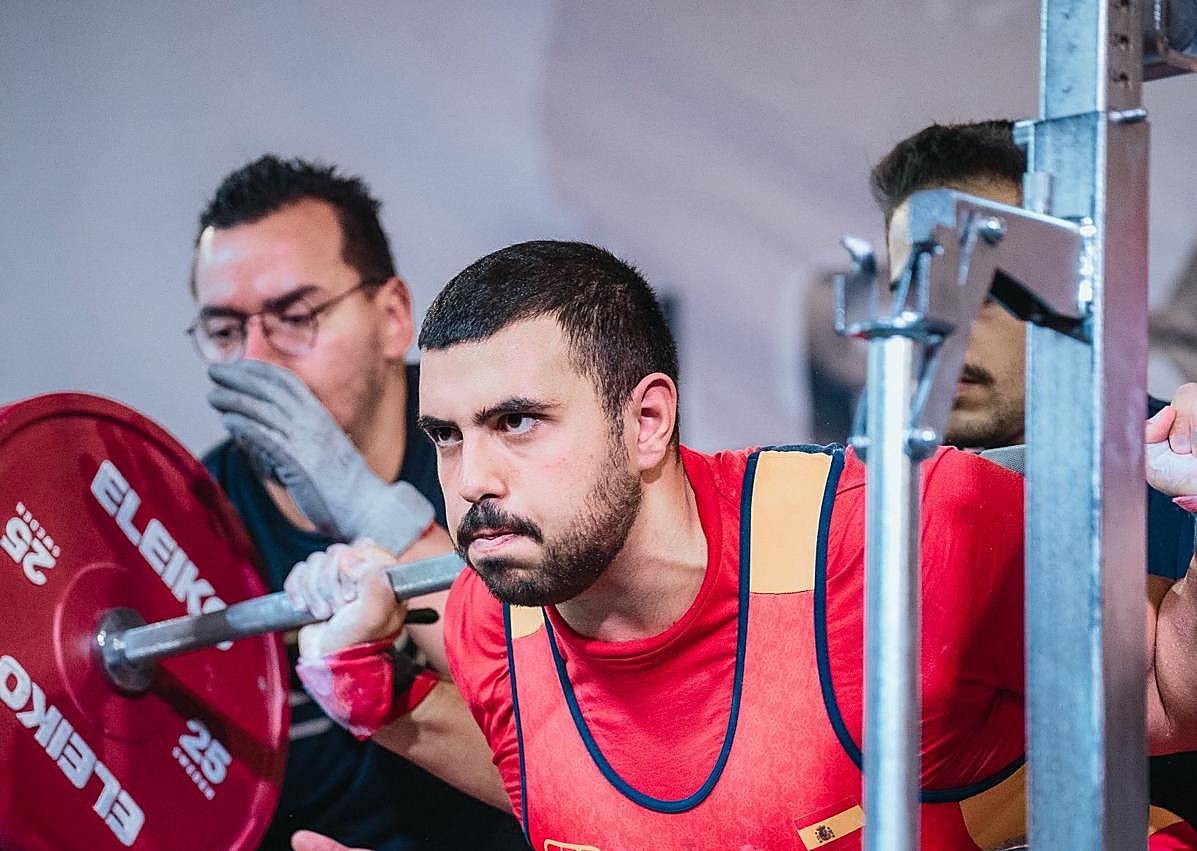 Imagen secundaria 1 - El año mágico de Bryan Tavío entre pesas y sentadillas: Nacional, Europeo y Mundial