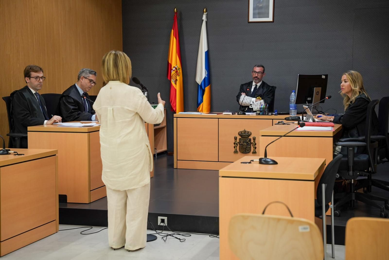 Imágenes de la declaración de la concejala Inmaculada Medina y la gerente de la Sociedad de Promoción, María Elena Rodríguez, por el carnaval de 2024