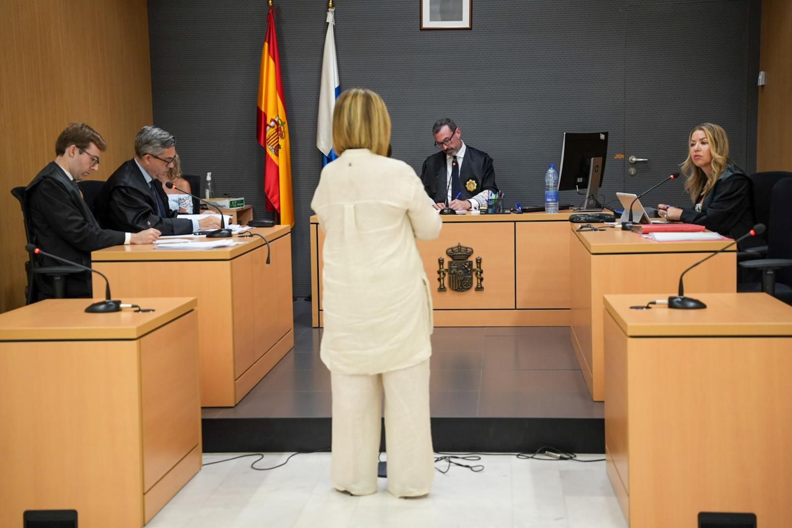 Imágenes de la declaración de la concejala Inmaculada Medina y la gerente de la Sociedad de Promoción, María Elena Rodríguez, por el carnaval de 2024