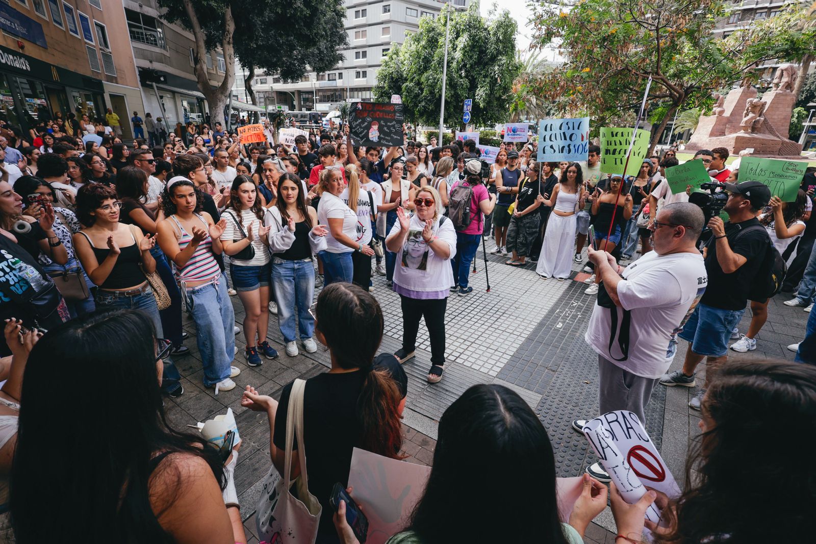 Los estudiantes exigen en la calle protección ante el acoso escolar
