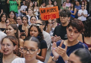 Víctimas y familias piden en la calle medidas reales contra el acoso escolar: «Nadie hizo nada»