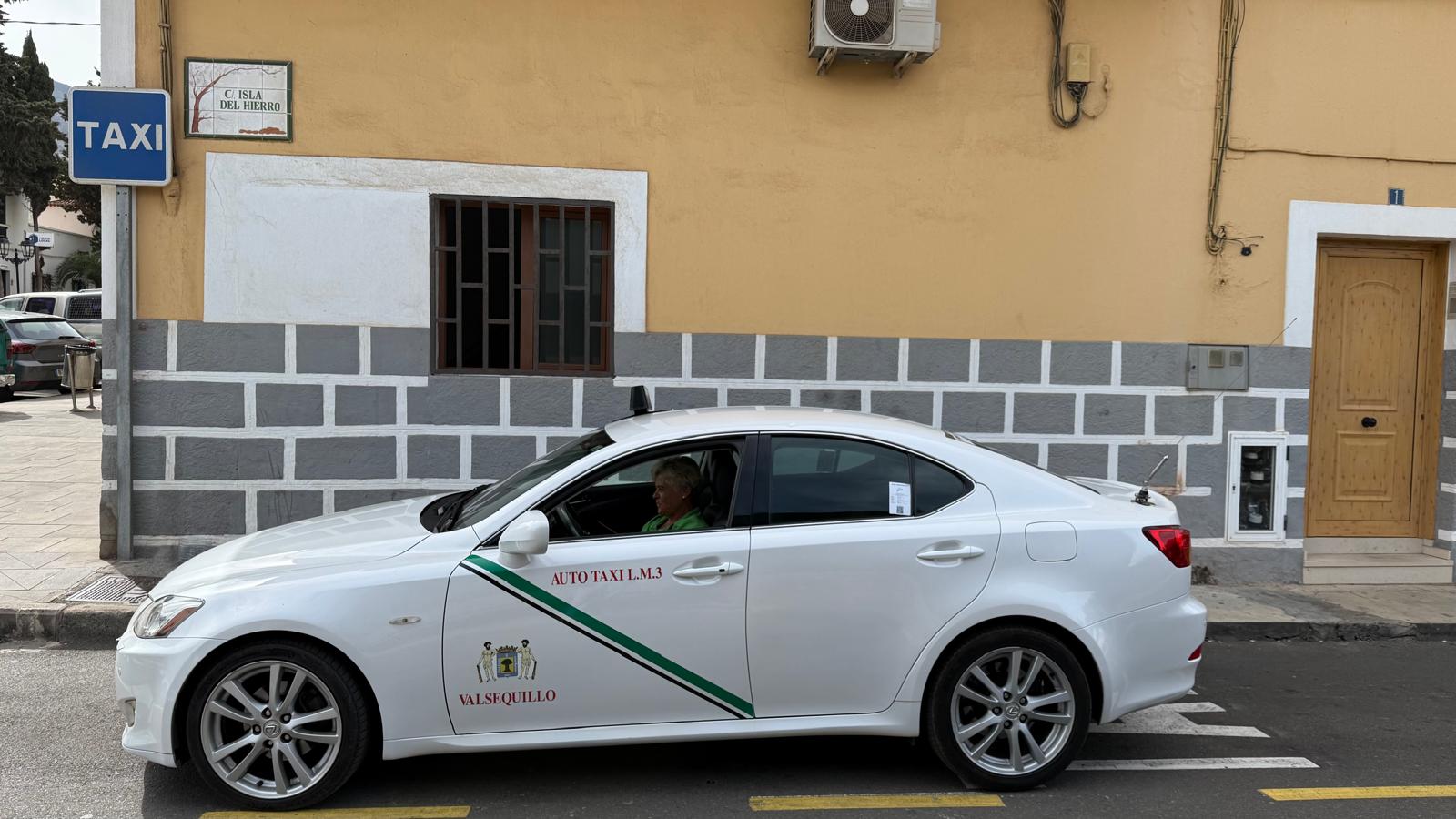 Uno de los taxis que prestan servicio actualmente en Valsequillo.
