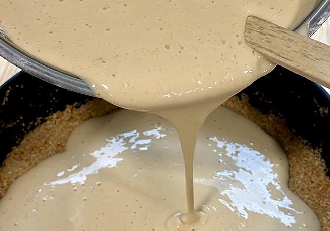 Vertemos la mezcla en el molde