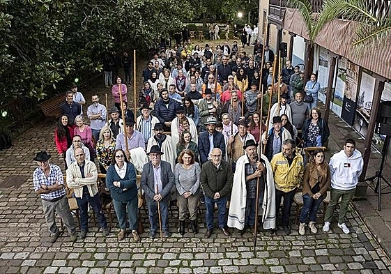 Imagen de un encuentro del Cabildo con pastores de la isla en la finca de Osorio.