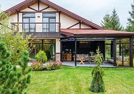 Imagen de una casa protegida frente a robos y ocupaciones.