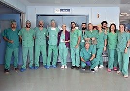 Profesionales del equipo multidisciplinar de la Unidad de Dolor Crónico del Hospital General de Fuerteventura, coordinada por los especialistas Katarzyna Szymczak y Rafael Guerra, junto al coordinador de la unidad del Dolor del Hospital La Candelaria, Carlos Horas.