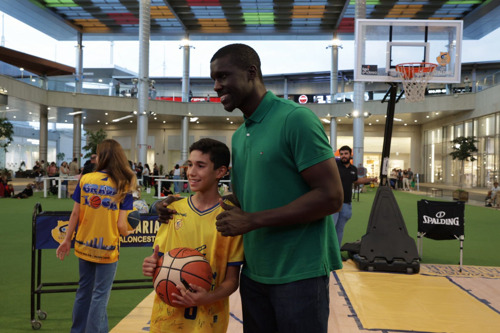 El Dreamland Gran Canaria se divierte en el CC Alisios