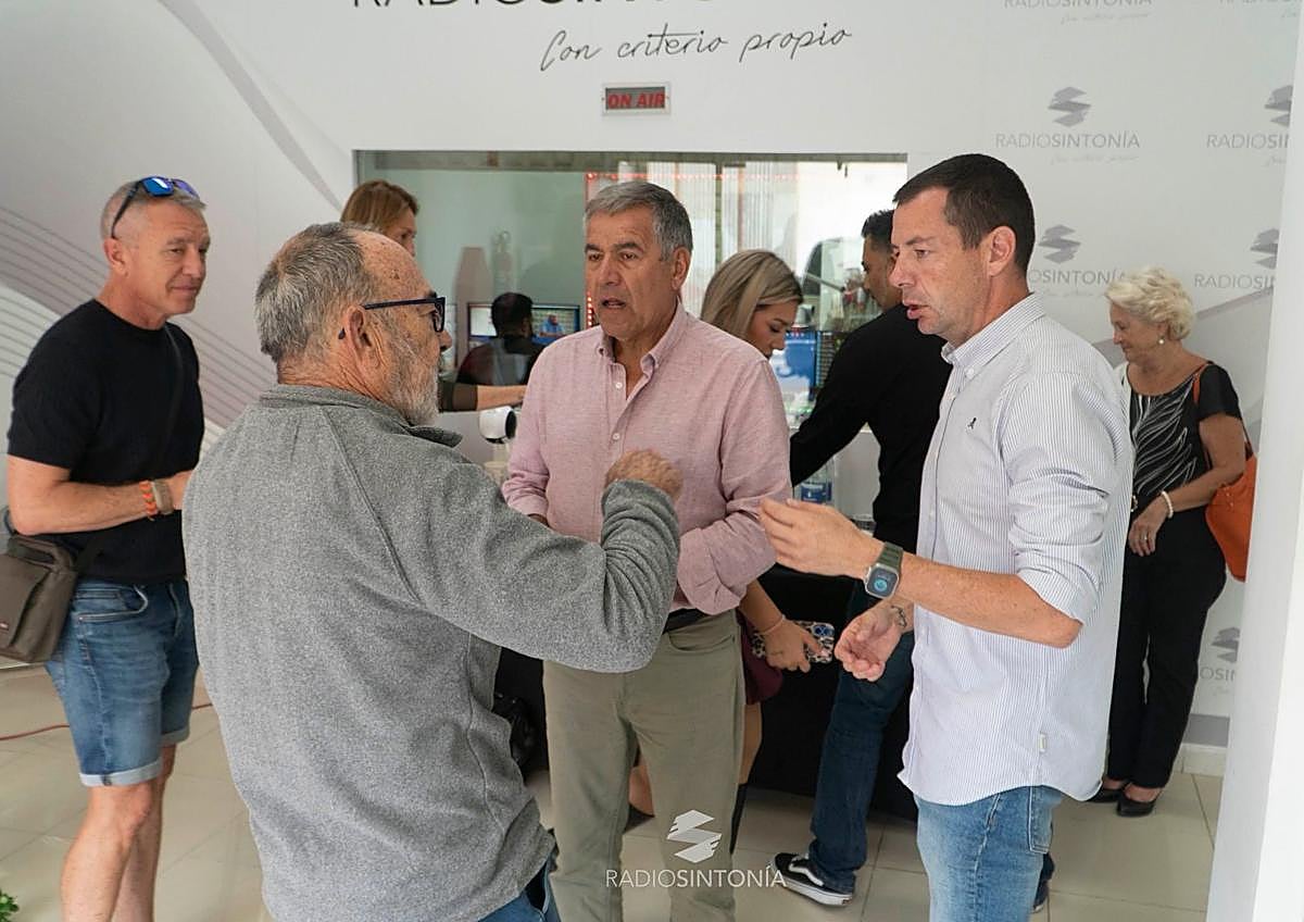 Imagen secundaria 1 - Varios momentos de la celebración de la emisora decana de Fuerteventura.