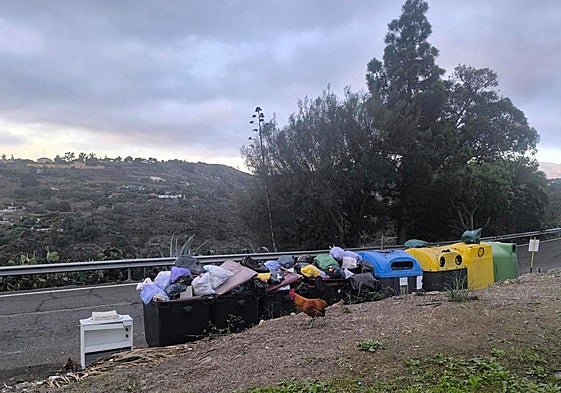 Reboso de contenedores en La Milagrosa.