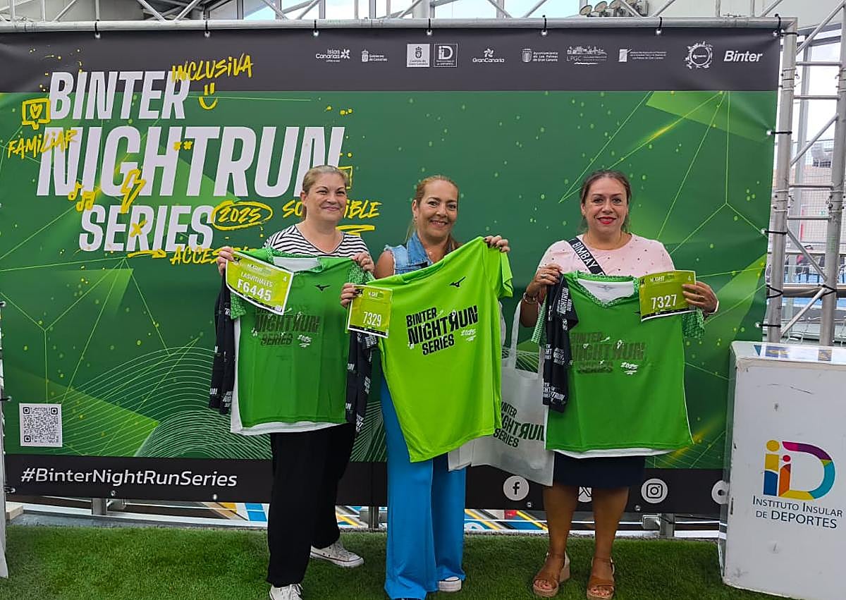 Imagen secundaria 1 - Últimos dorsales, camisetas y sonrisas de cara a la Binter NightRun