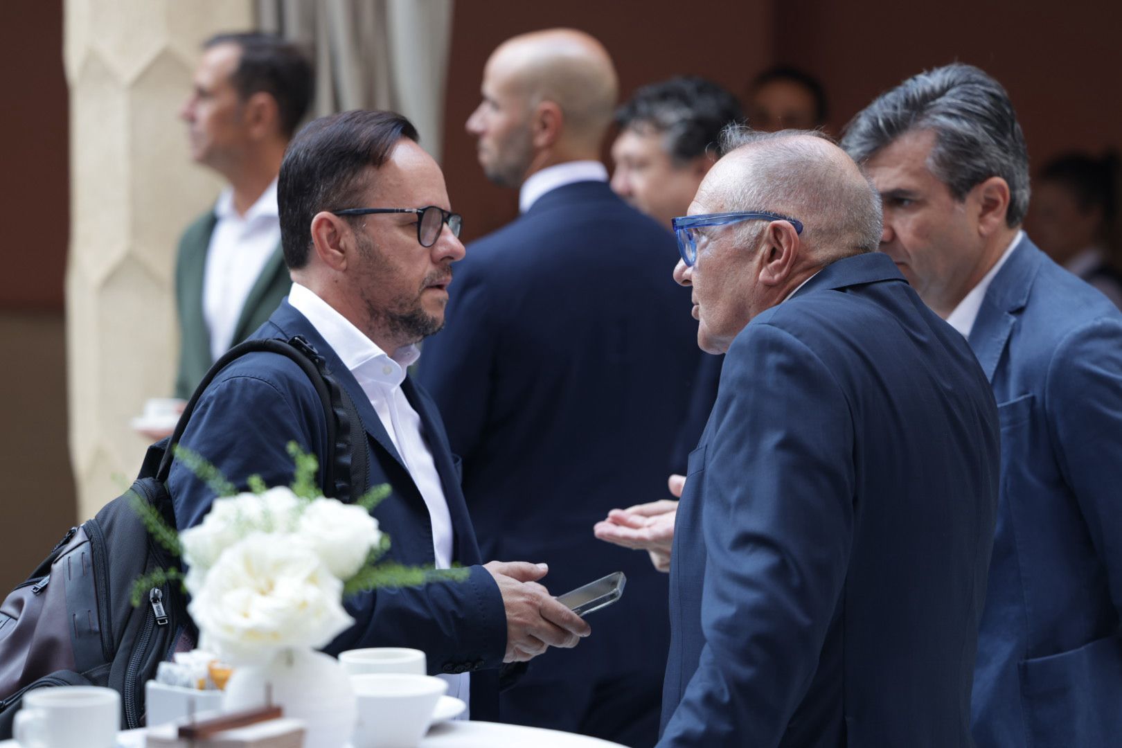 Los asistentes a la conferencia del exdirector del CNI Jorge Dezcallar