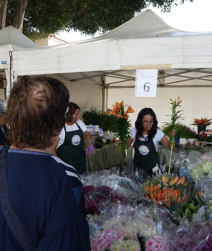 Imagen secundaria 2 - Estampas de este viernes en San Lázaro.