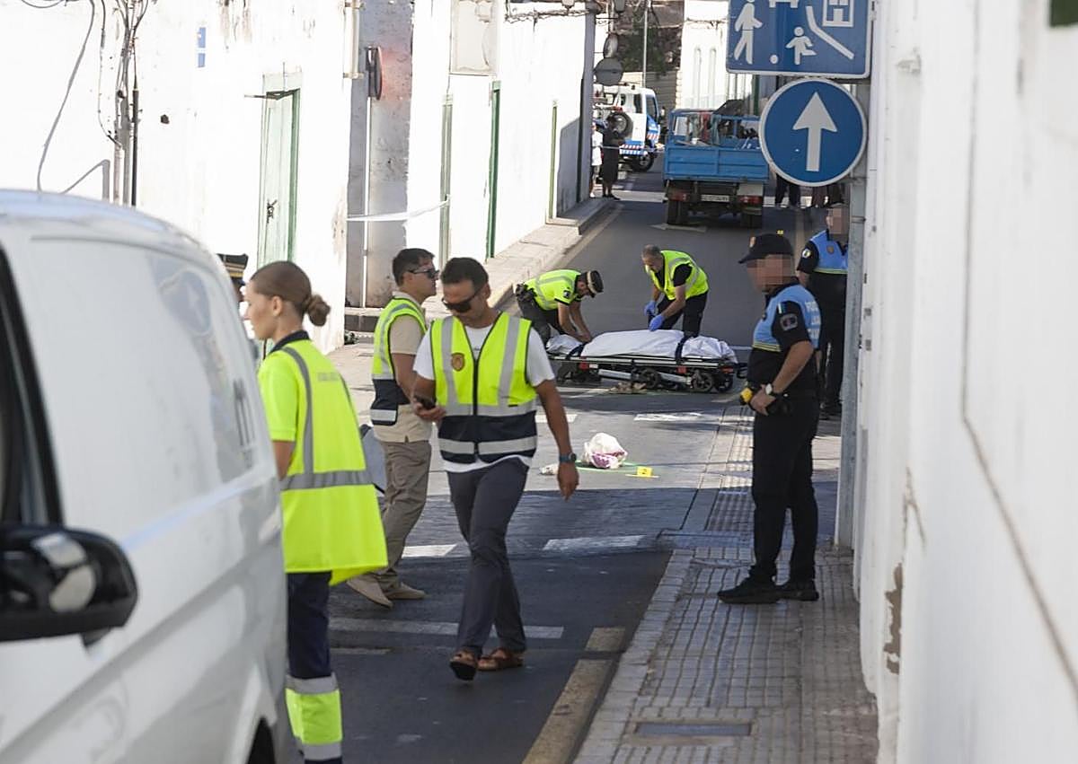 Imagen secundaria 1 - Muere una mujer de 79 años atropellada por un camión en el centro de Arrecife