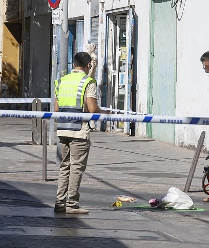 Imagen secundaria 2 - Muere una mujer de 79 años atropellada por un camión en el centro de Arrecife