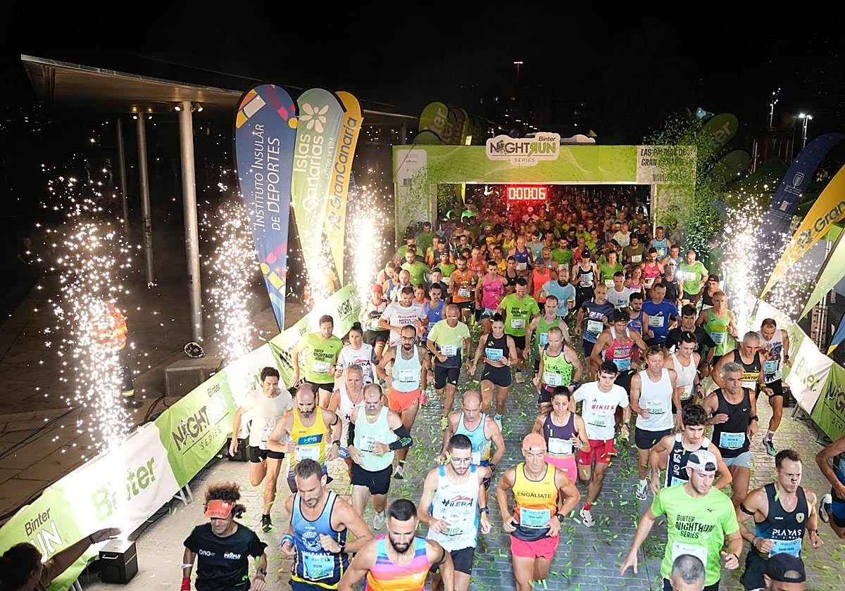 Imagen de la salida de la Binter NightRun, que cumplió su duodécima edición en la capital grancanaria.