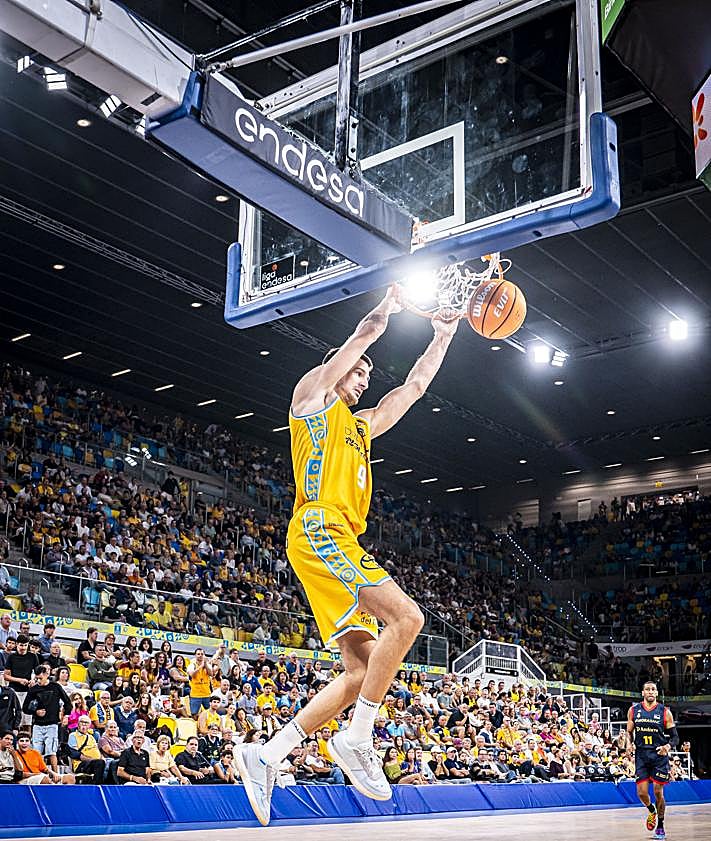 Imagen secundaria 2 - El Dreamland Gran Canaria entierra los fantasmas en el Arena (102-85)