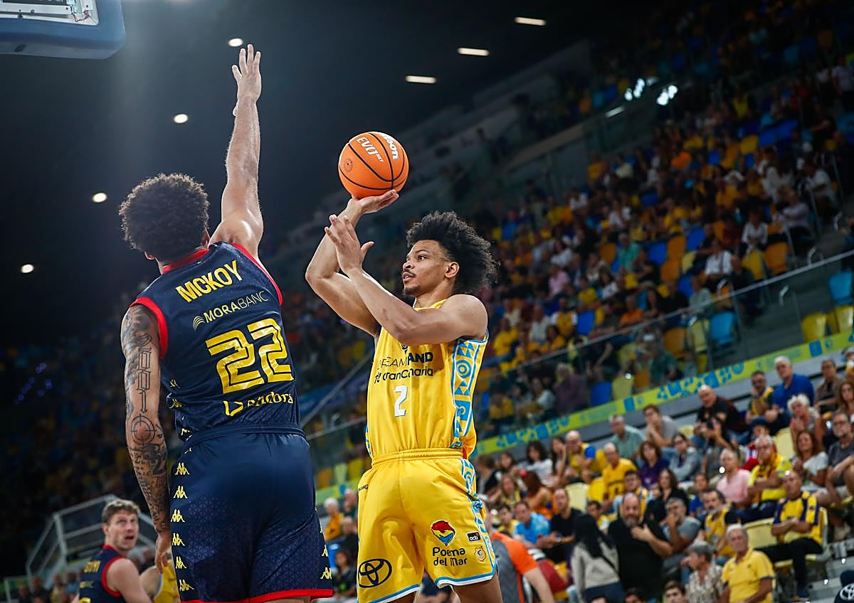 Imagen secundaria 1 - El Dreamland Gran Canaria entierra los fantasmas en el Arena (102-85)