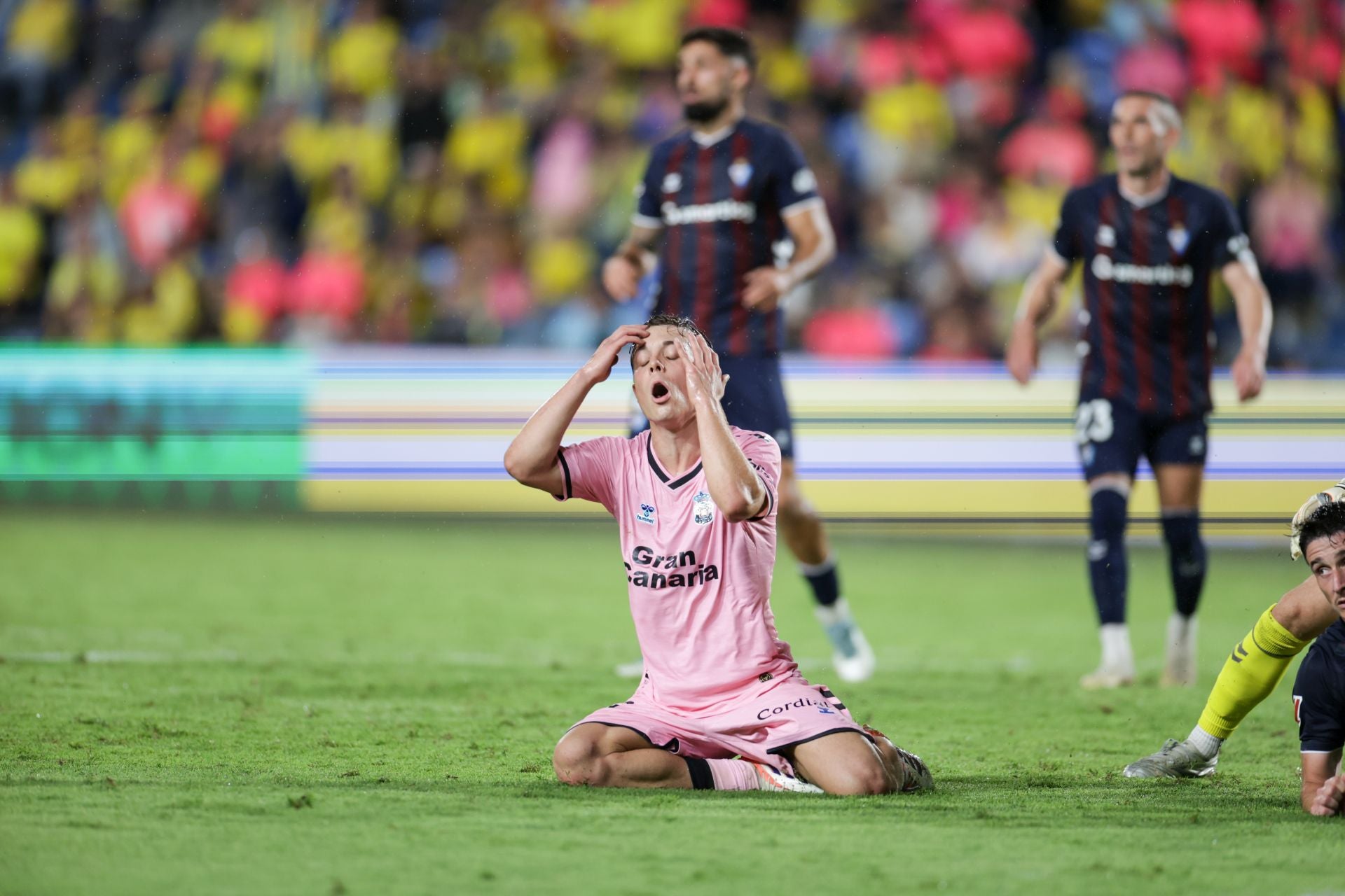 Amatucci se lamenta en una acción fallada en el encuentro liguero contra el Eibar en el Gran Canaria.