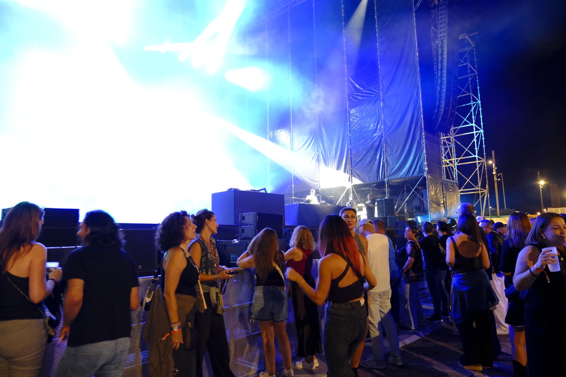 La plaza de la Música coge color antes de la actuación de Craig David