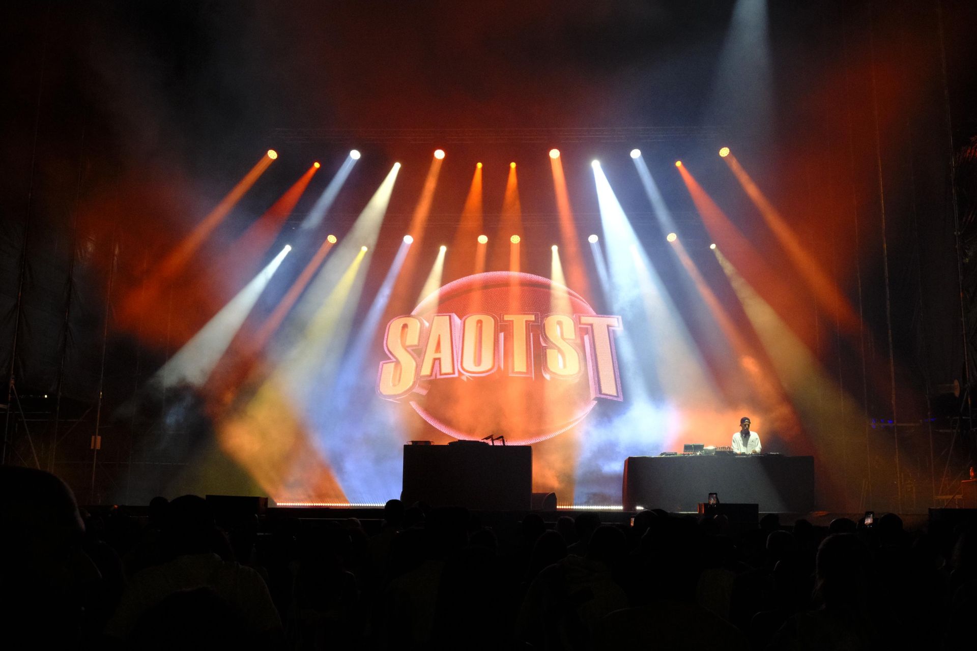 La plaza de la Música coge color antes de la actuación de Craig David