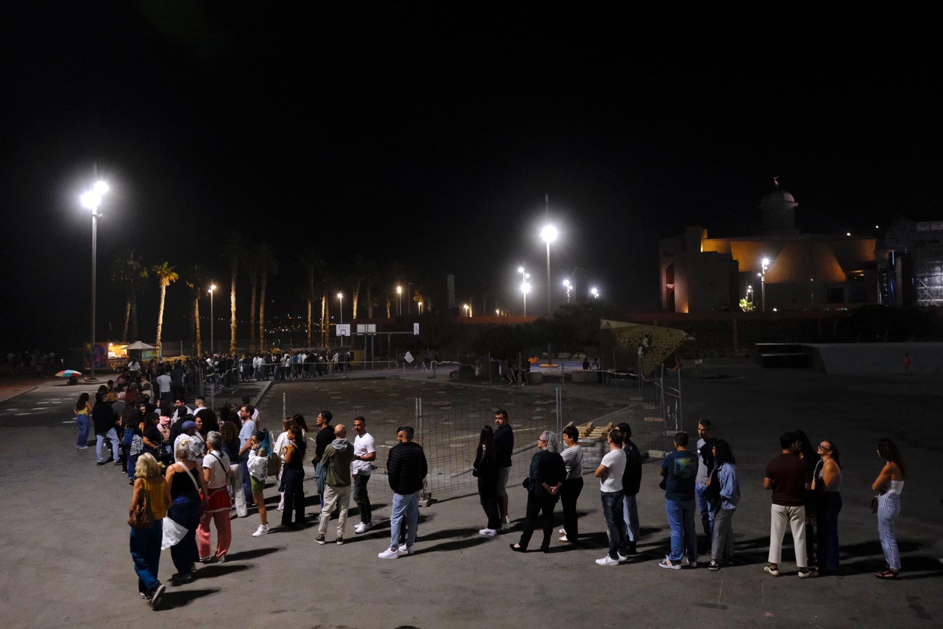 La plaza de la Música coge color antes de la actuación de Craig David