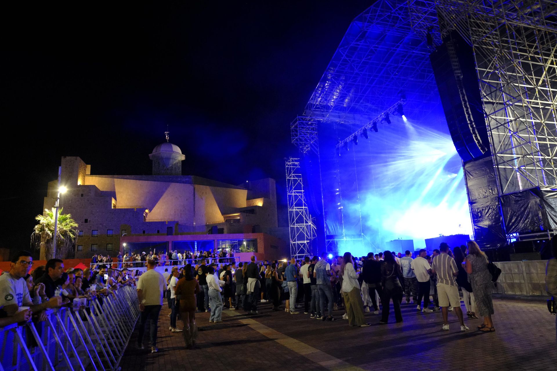 La plaza de la Música coge color antes de la actuación de Craig David