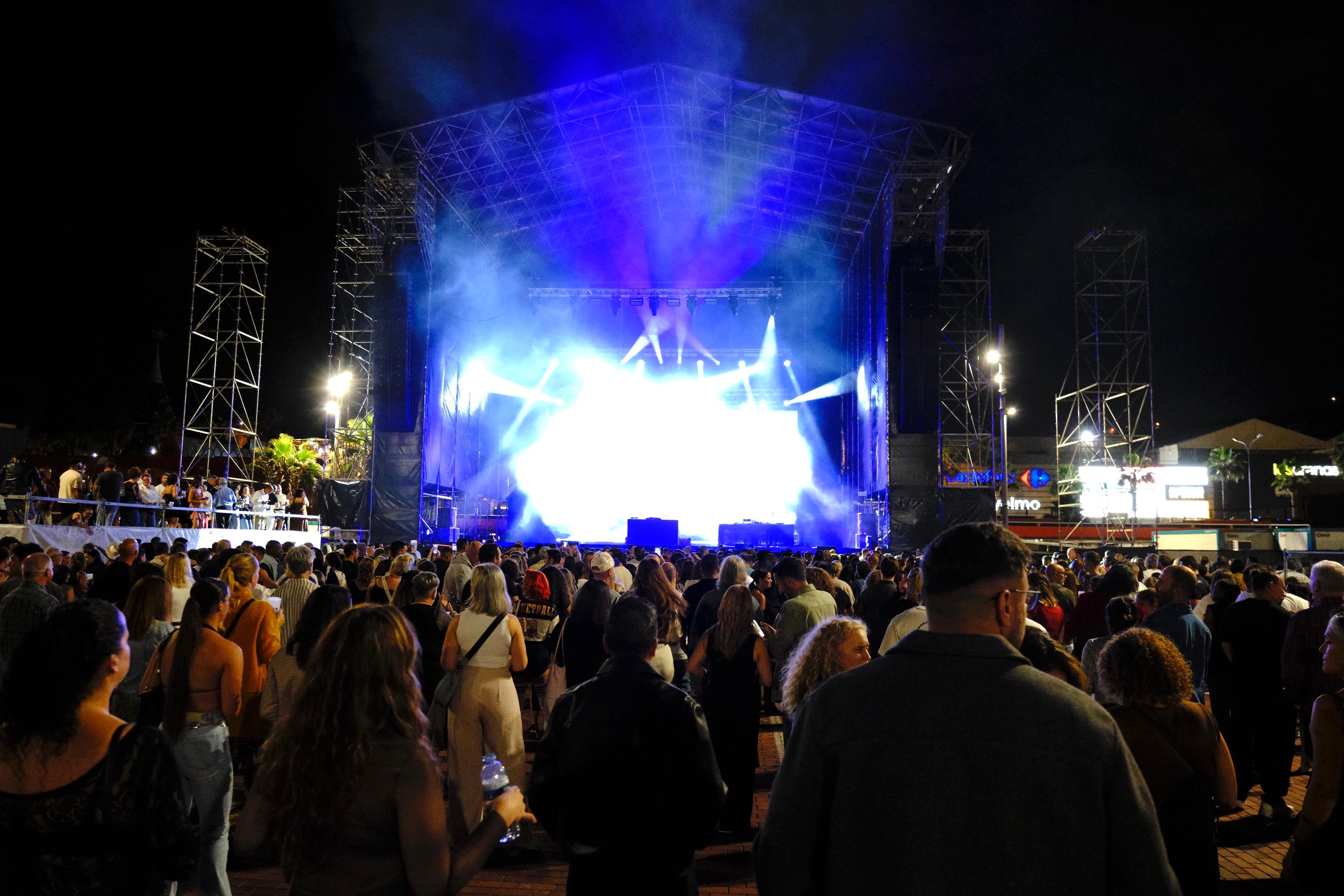 La plaza de la Música coge color antes de la actuación de Craig David
