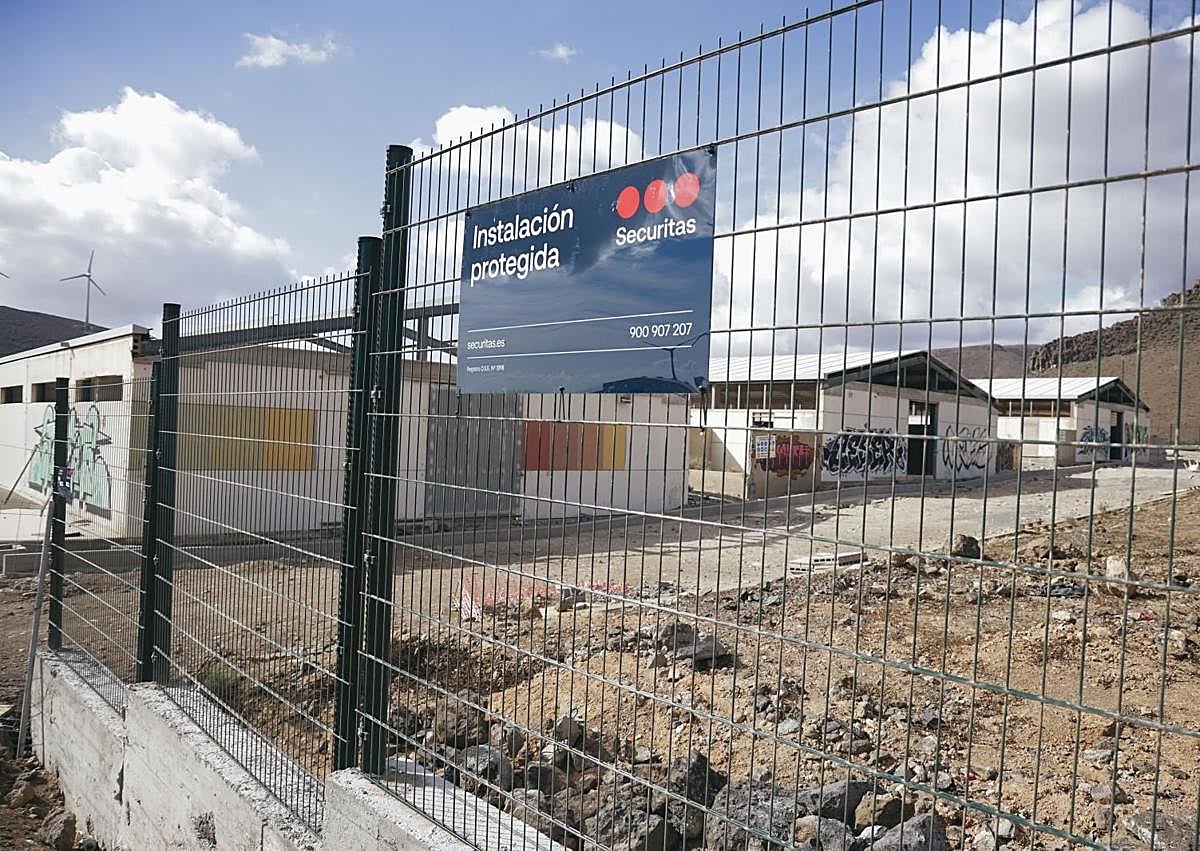 Imagen secundaria 1 - La reforma de las naves agrícolas de Los Corralillos vuelve a la casilla de salida