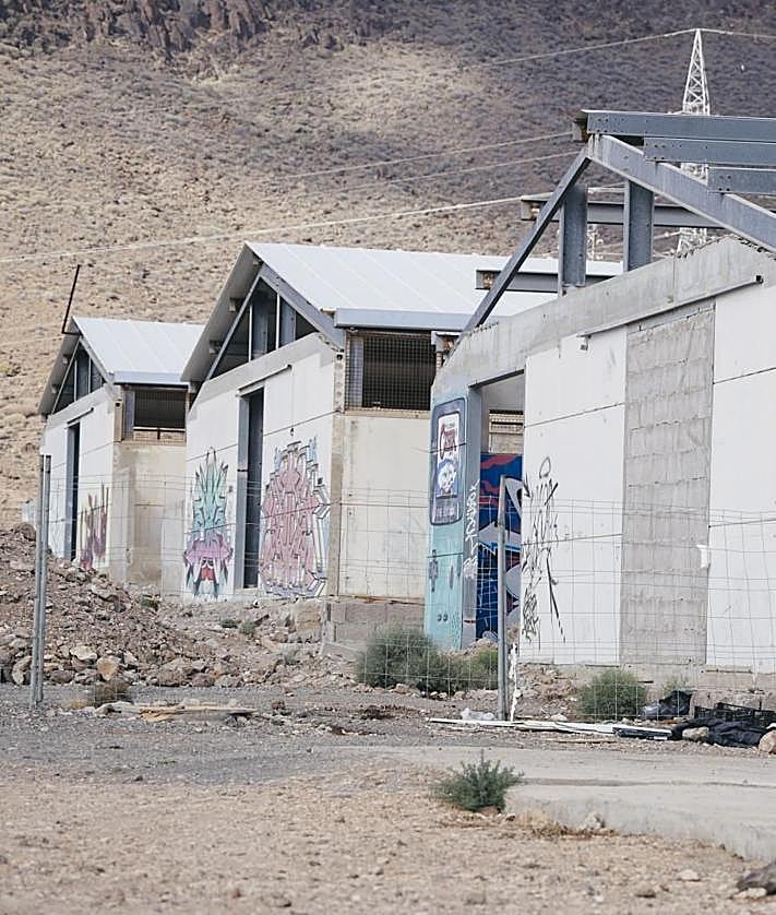 Imagen secundaria 2 - La reforma de las naves agrícolas de Los Corralillos vuelve a la casilla de salida