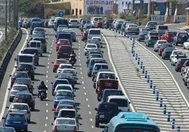 Una de las mucha retenciones que se producen en la GC-1 a su paso por Telde.