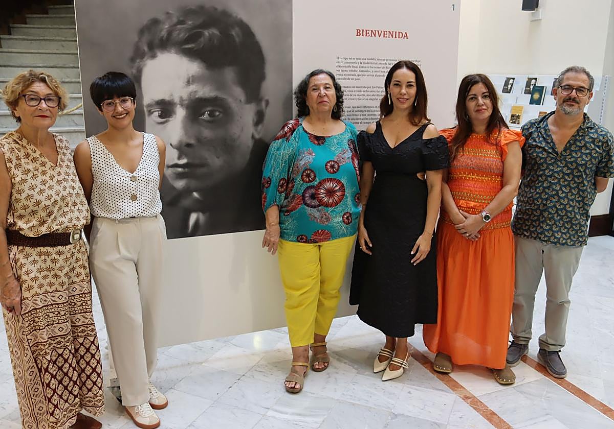 De izquierda a derecha, Amalia LLabrés, Lucía López, Rita Llabrés, Guacimara Medina, Nieves Pérez y Antonio Becerra.