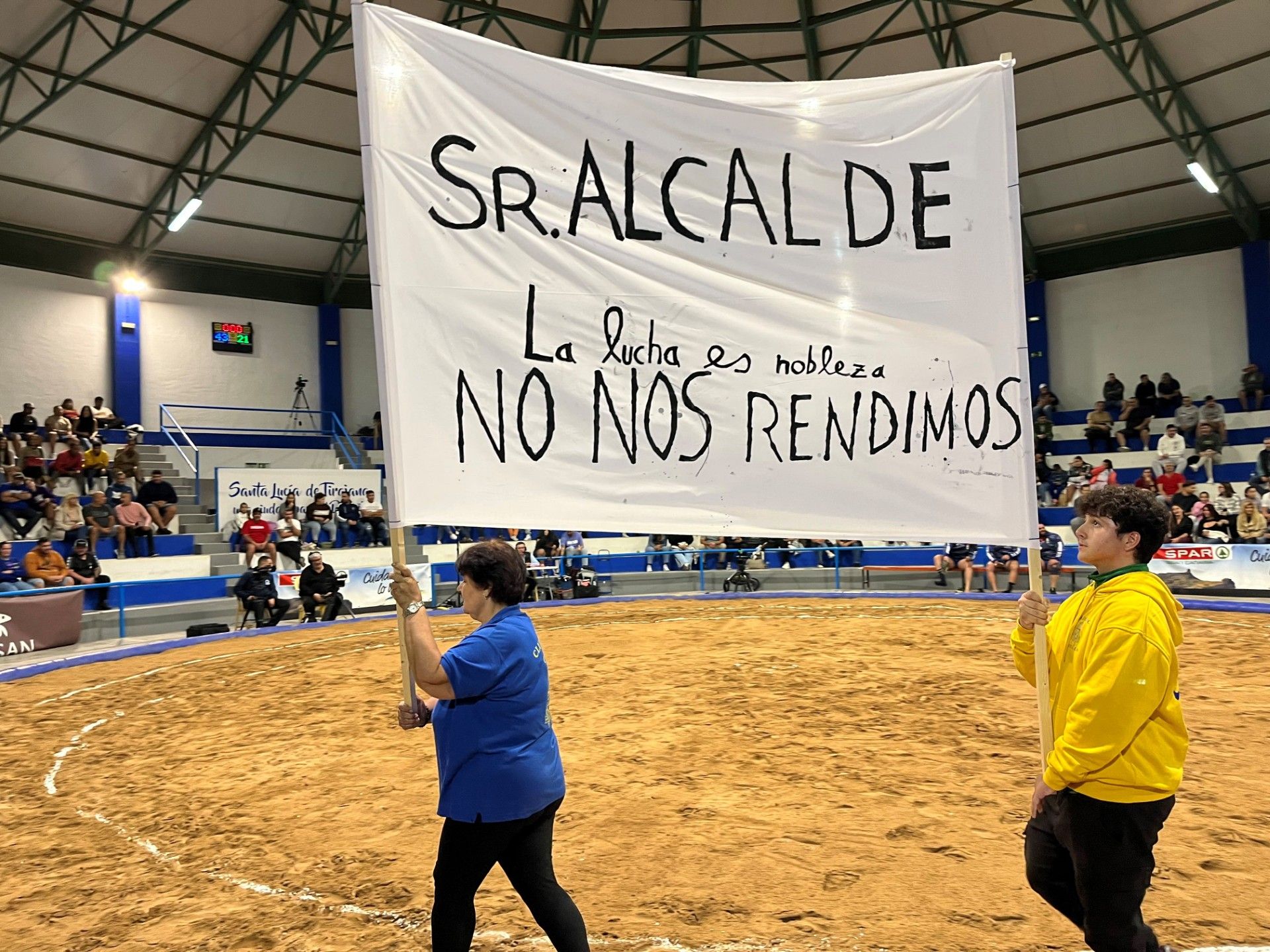 Pancarta mostrada durante un encuentro de lucha canaria allá por diciembre de 2024.