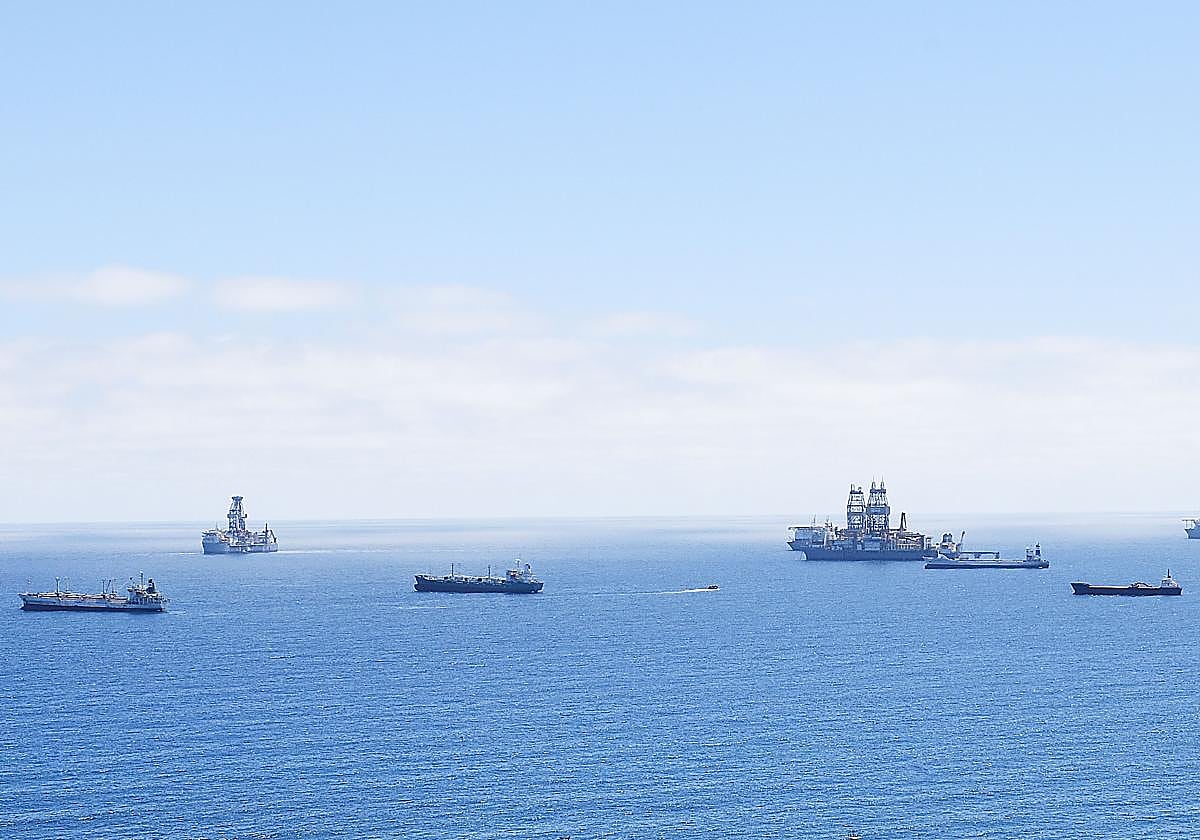 Imagen panoramica de barcos fondeados en Gran Canaria.