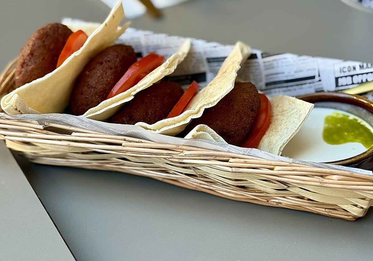 Imagen principal - Falafel, hummus y kebbe en Noema