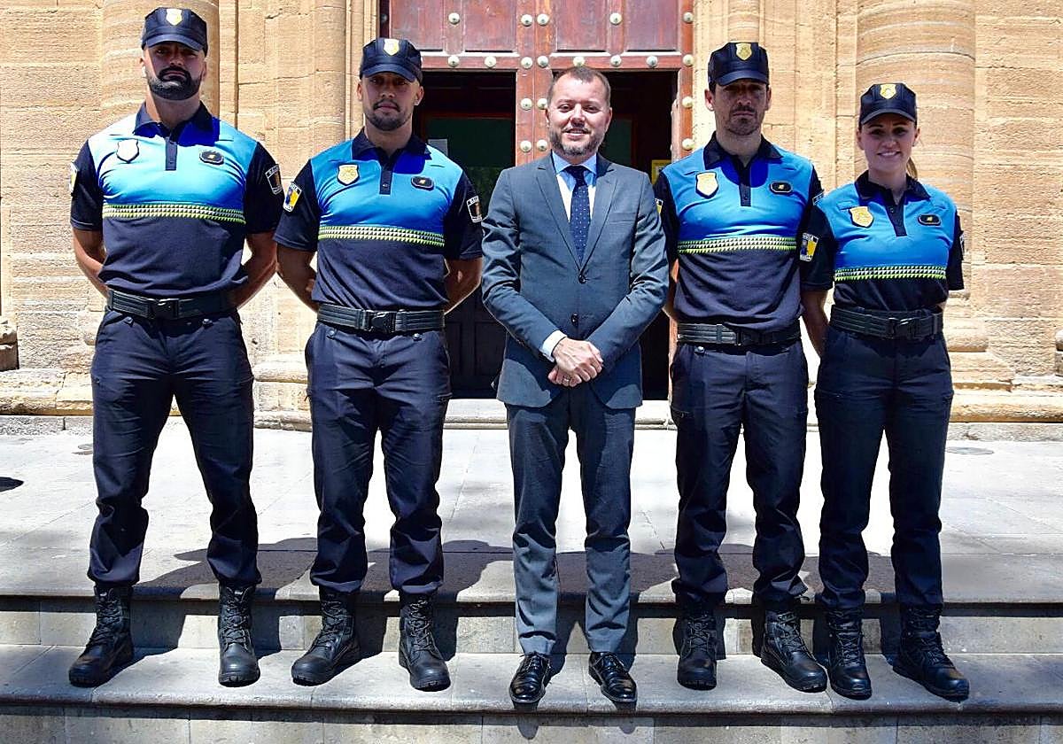 Teodoro Sosa, alcalde de Gáldar, en una toma de posesión de agentes de la Policía Local.