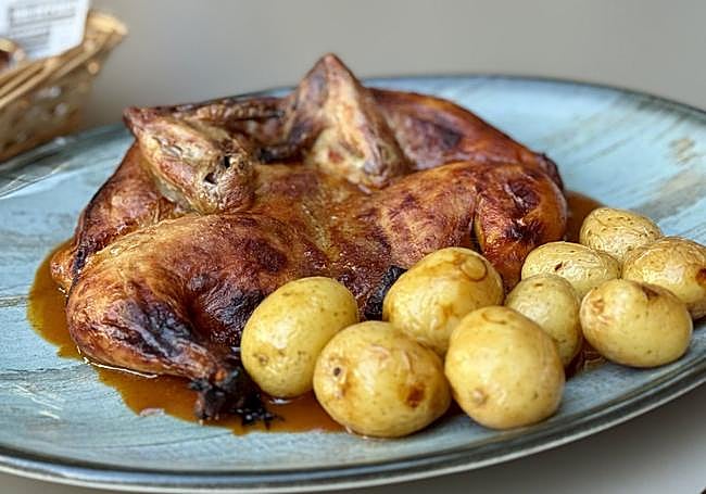 Jugoso y sabroso pollo al estilo griego en Noema