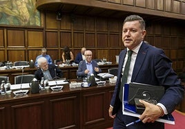 Teodoro Sosa durante el último pleno del Cabildo, celebrado el 31 de octubre de este año.