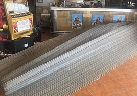 Así quedó el bar tras el incidente.