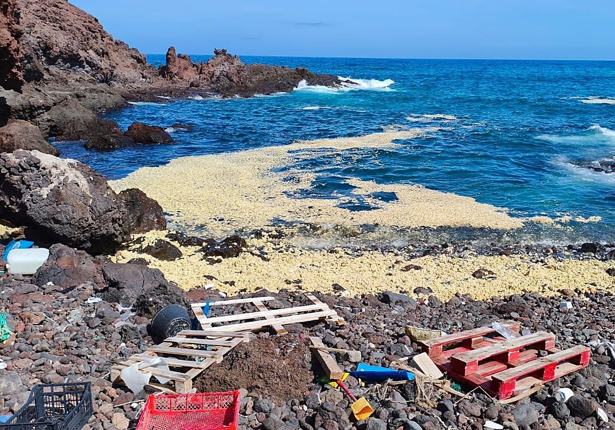 Vertidos en la zona del litoral de Agüimes.