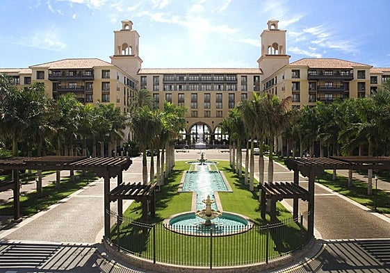 El accionista mayoritario del Grupo Lopesan, Eustasio López y, el fundador, propietario y director general de Loro Parque, Wolfgan Kiessling.