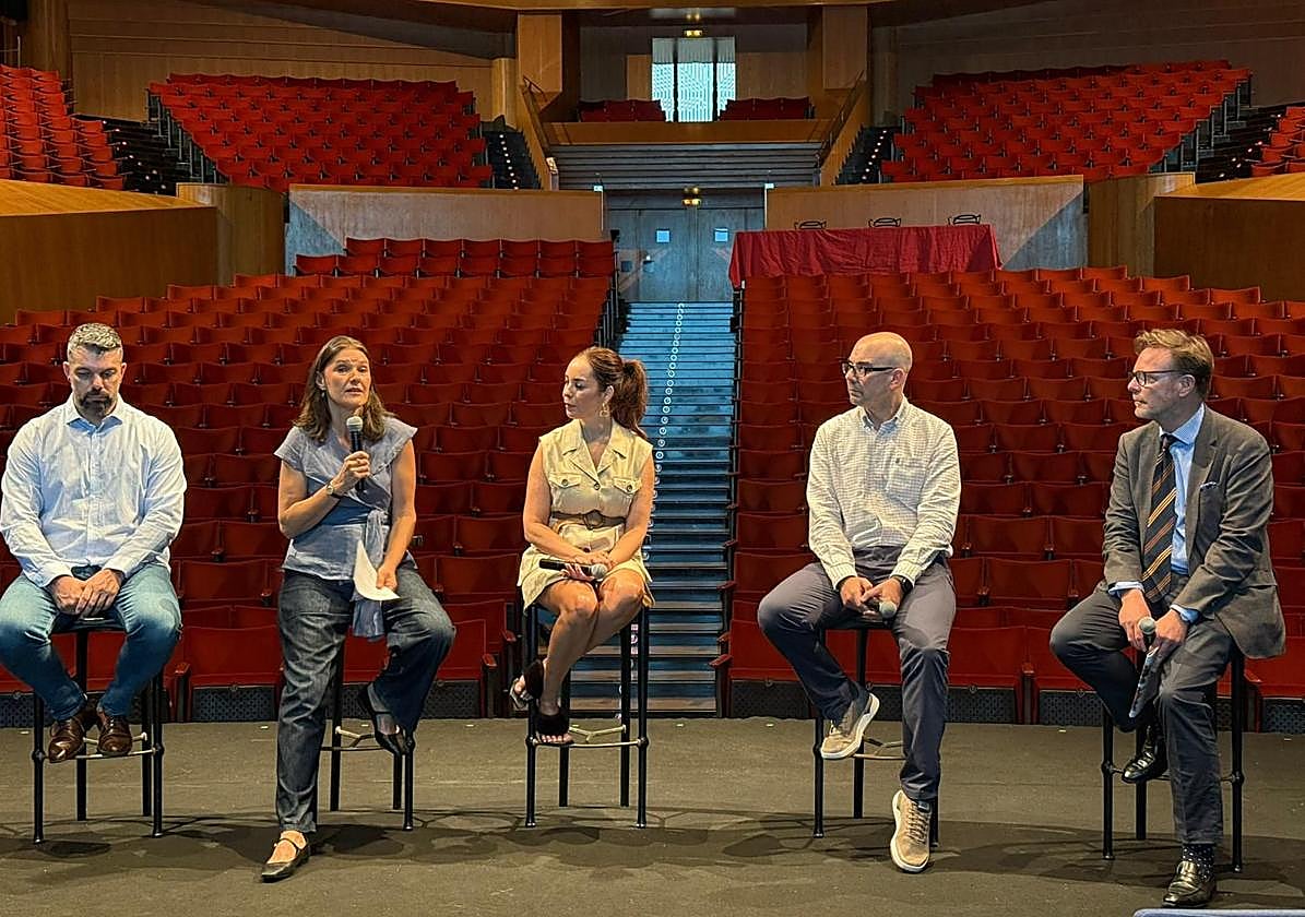 De izquierda a derecha, David Crespo, Clara Marrero, Guacimara Medina, Ayoze González y Tilman Kuttenkeuler, este miércoles.