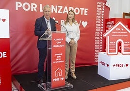 Chano Franquis y Loly Corujo, en rueda de prensa este miércoles en Arrecife.