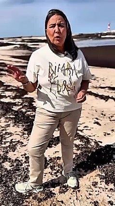 La Oliva recuerda la importancia biológica de las algas en las playas